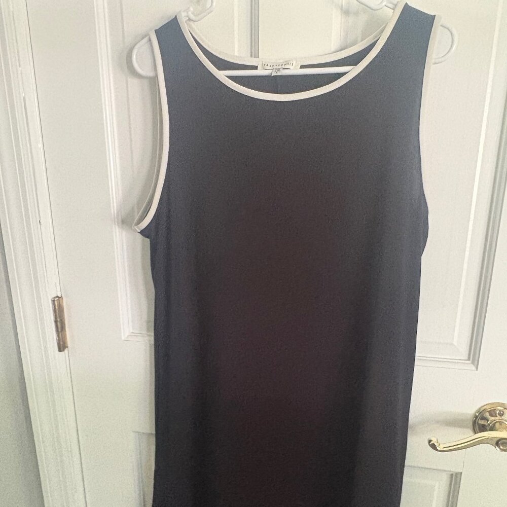 Black sleeveless dress